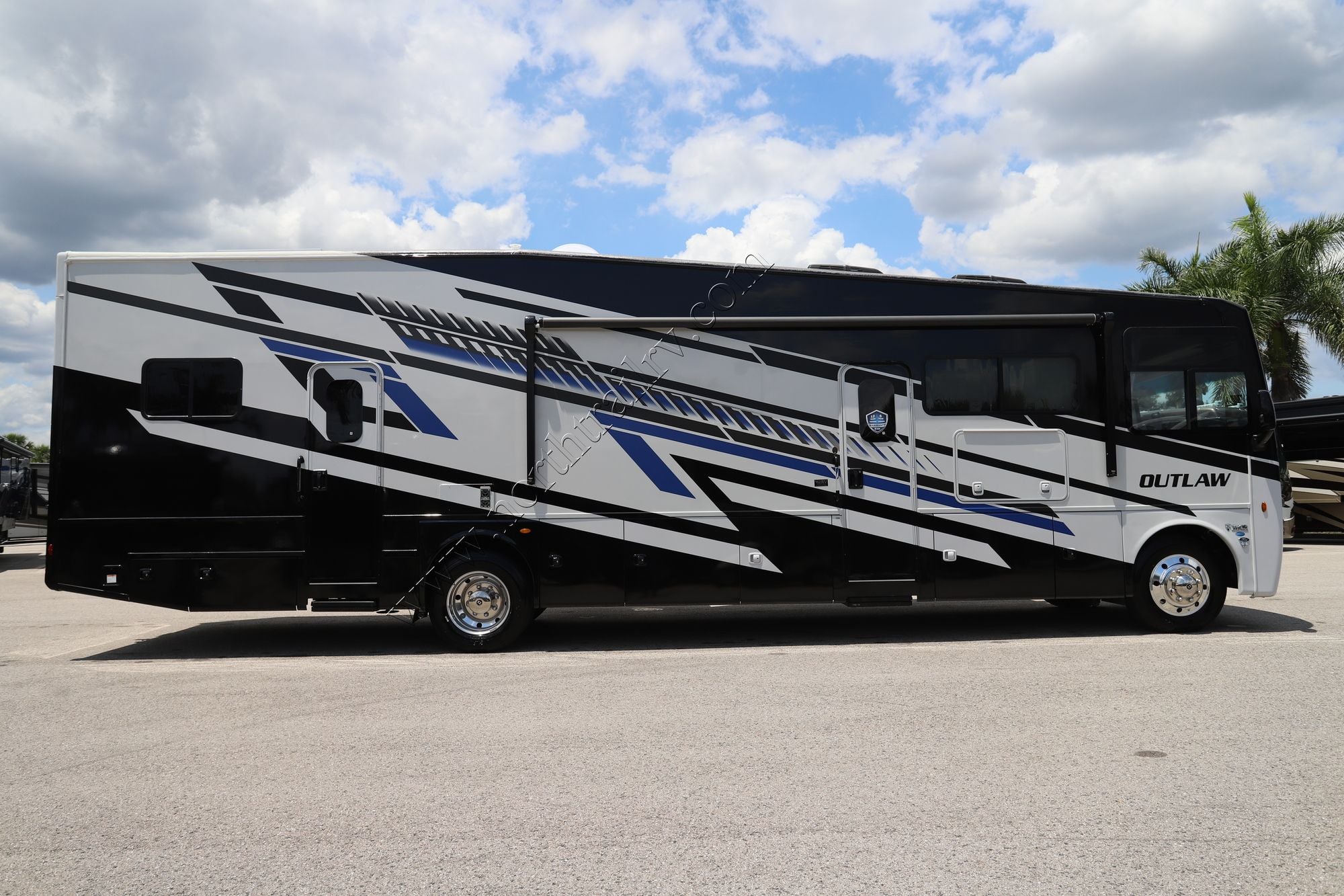 New 2027 Thor Outlaw 38K Class A  For Sale