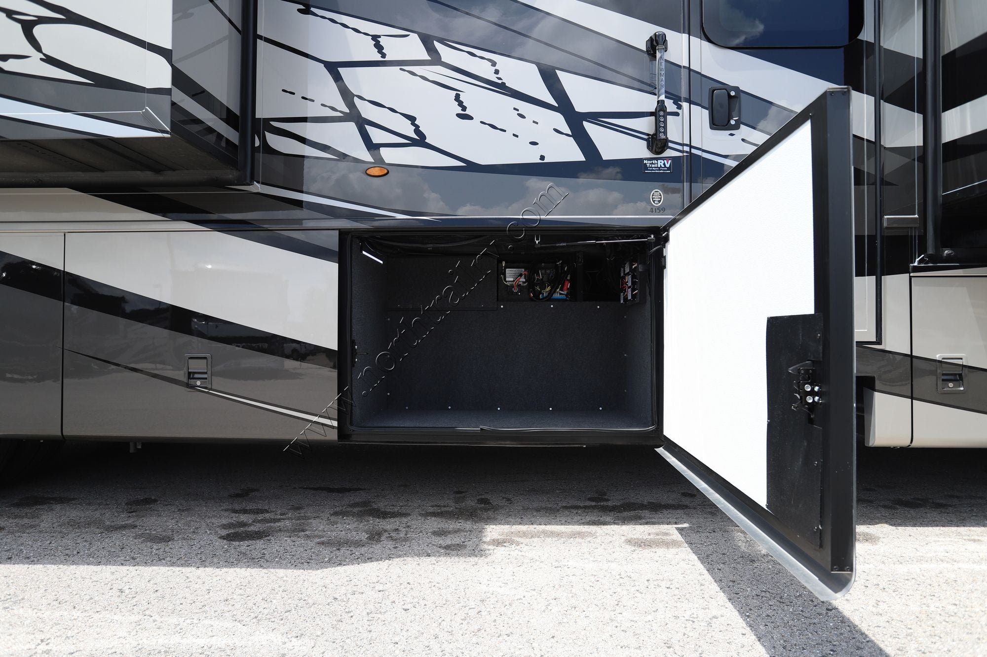 New 2027 Newmar Super Star 4159 Super C  For Sale