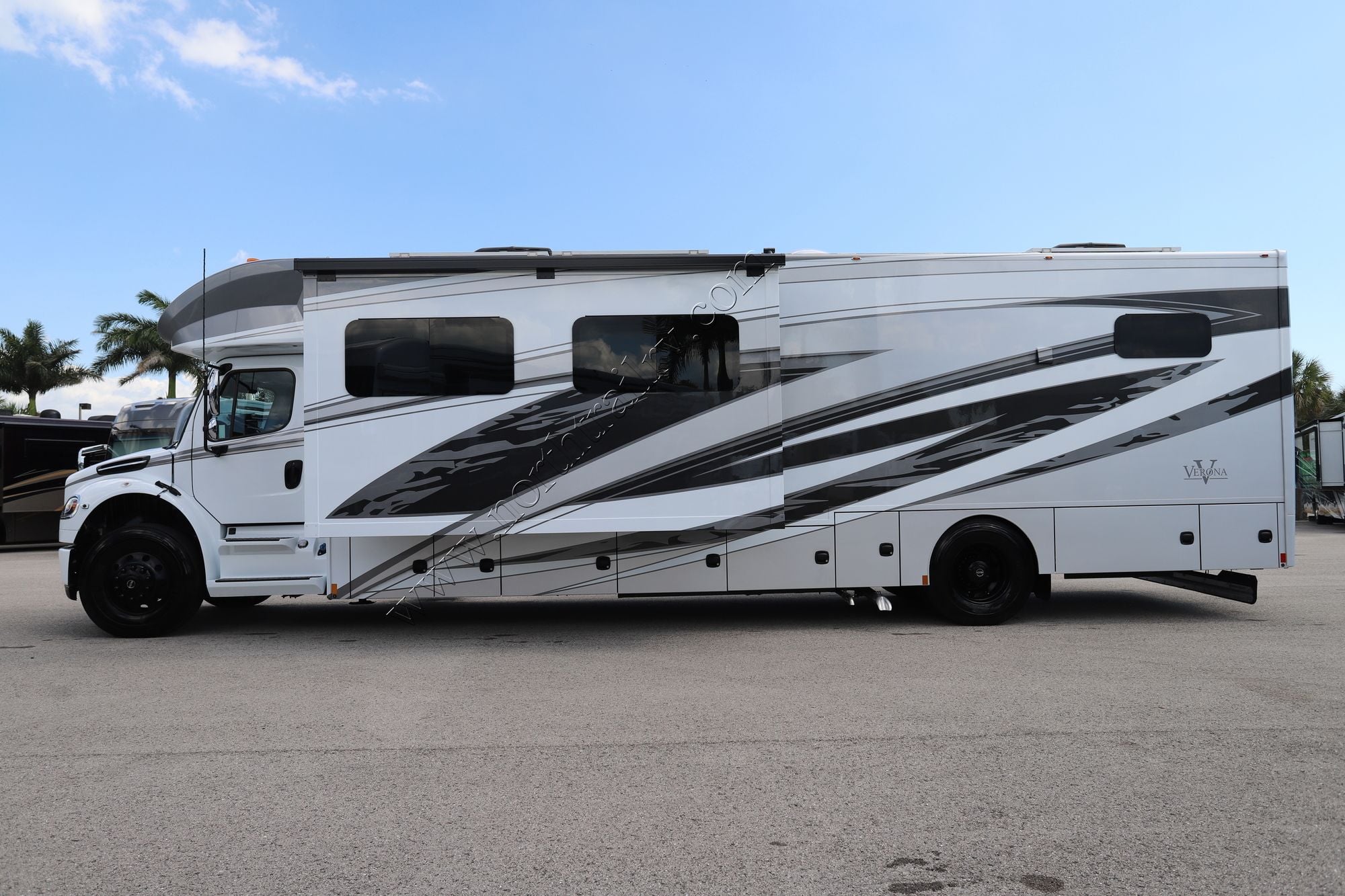 New 2026 Renegade Rv Verona 40VBH Super C  For Sale