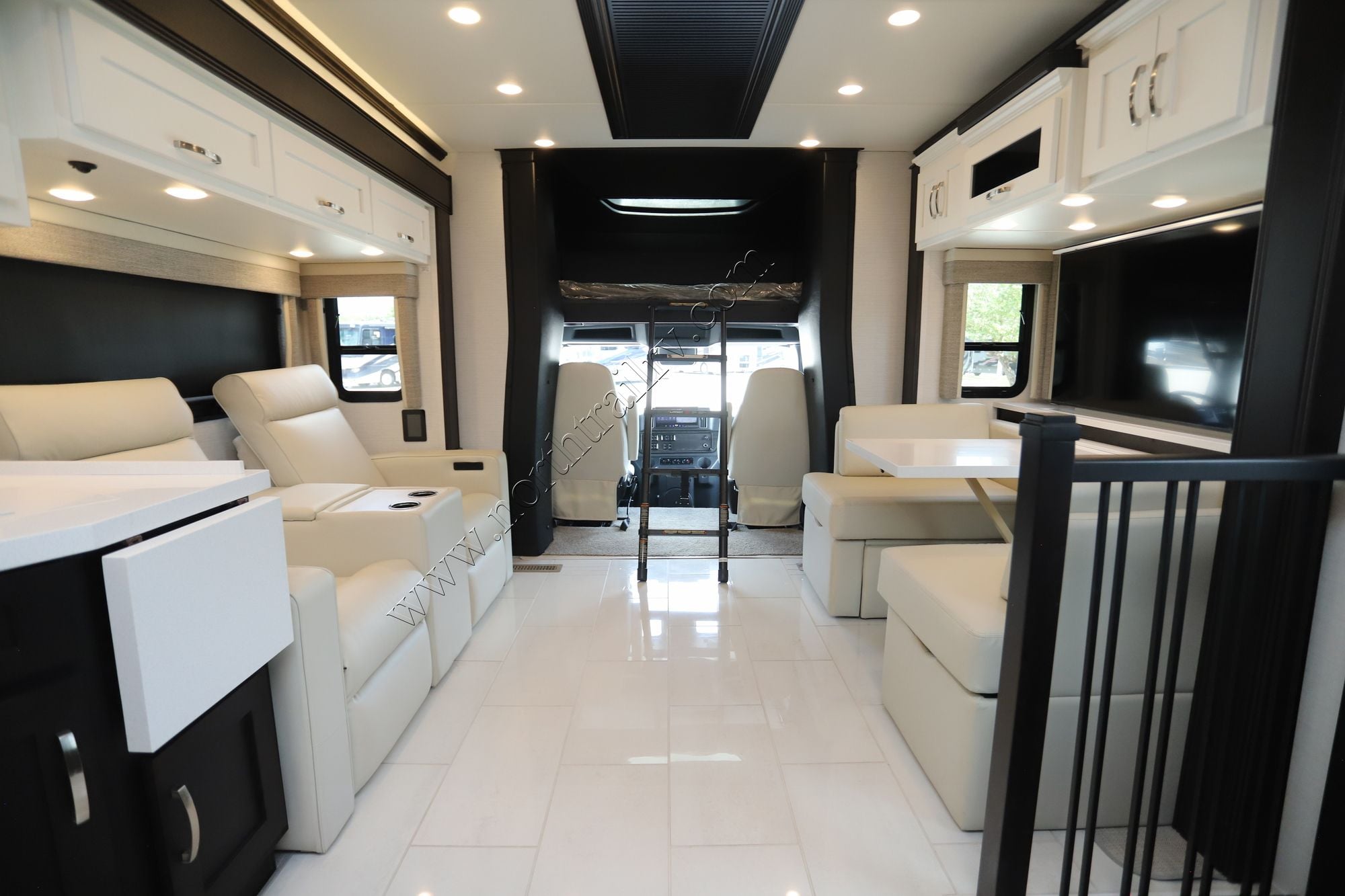 New 2027 Newmar Super Star 4159 Super C  For Sale