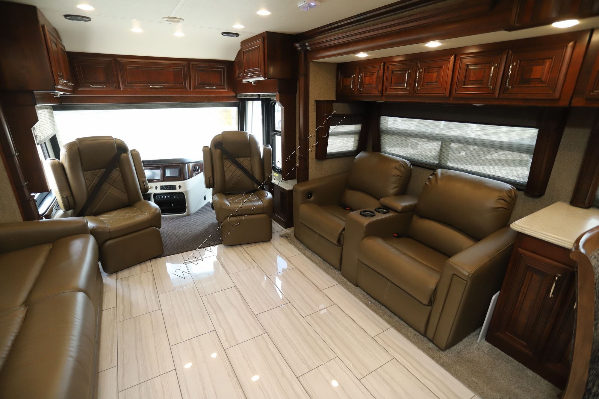 Used 2019 American Coach American Dream 42S Class A  For Sale