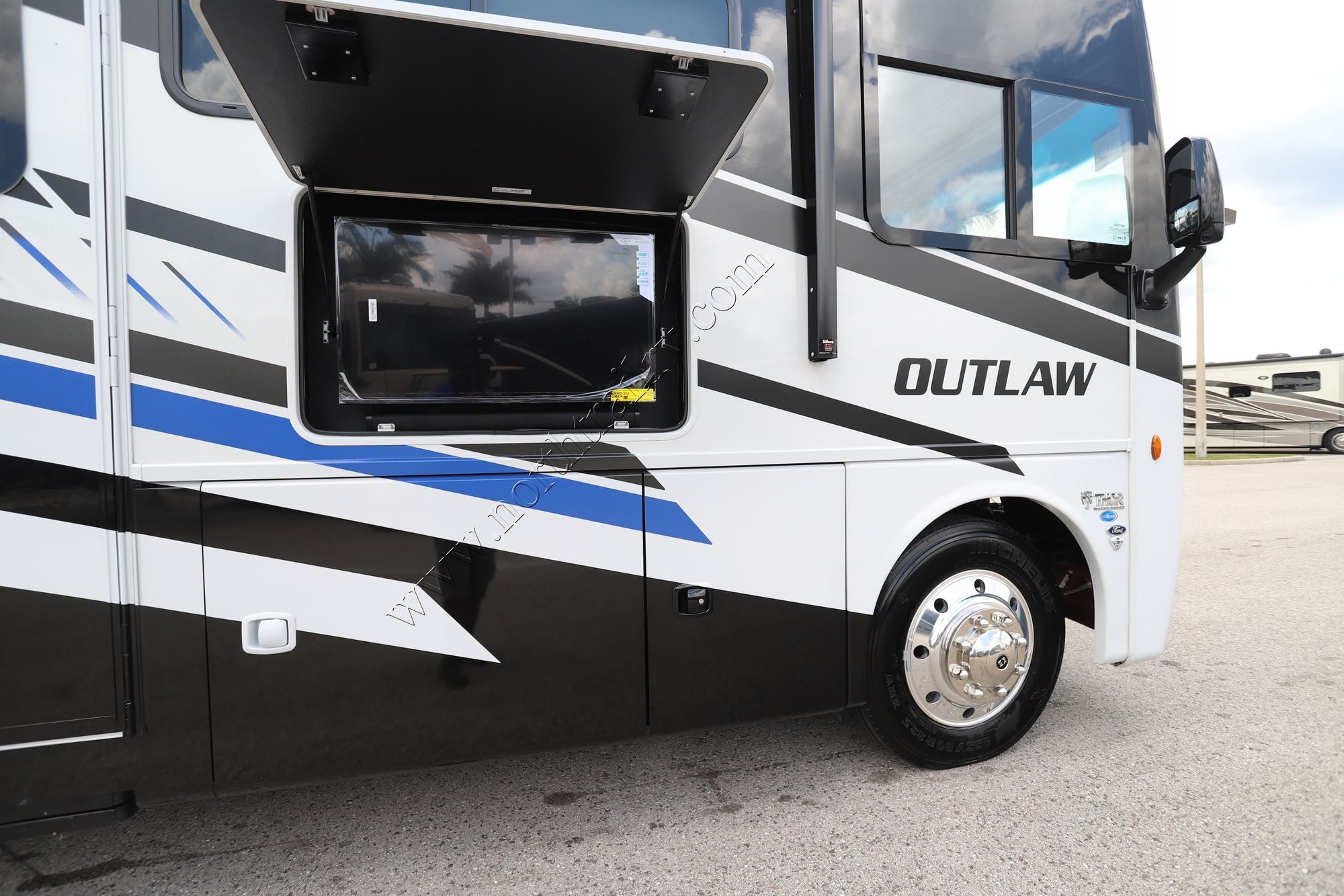 New 2027 Thor Outlaw 38K Class A  For Sale