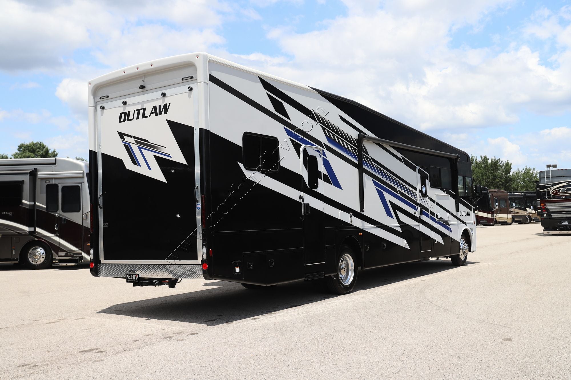 New 2027 Thor Outlaw 38K Class A  For Sale