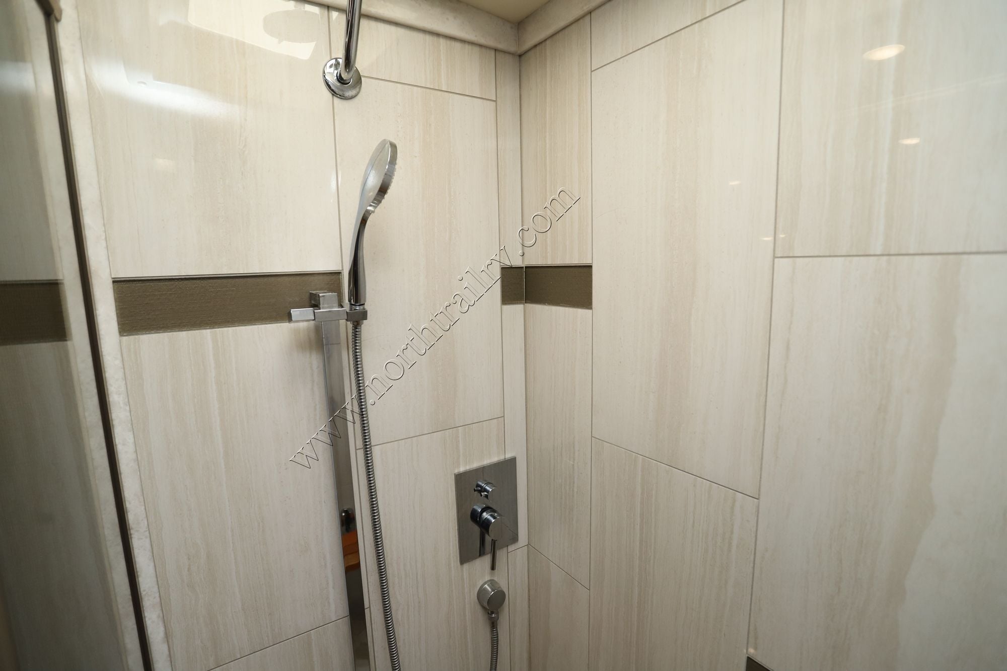 Used 2019 American Coach American Dream 42S Class A  For Sale