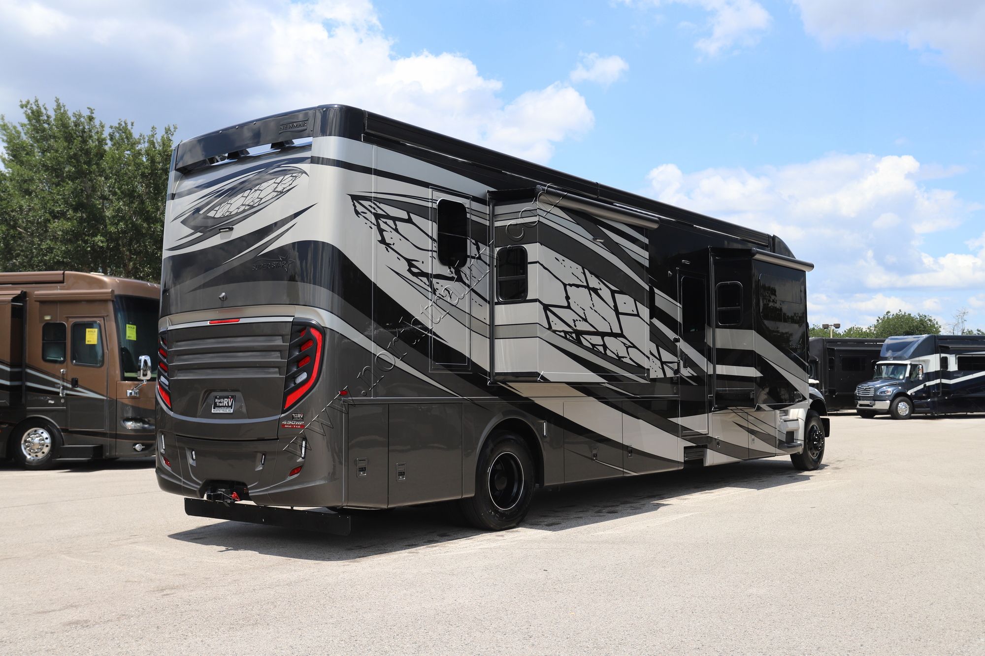 New 2027 Newmar Super Star 4159 Super C  For Sale
