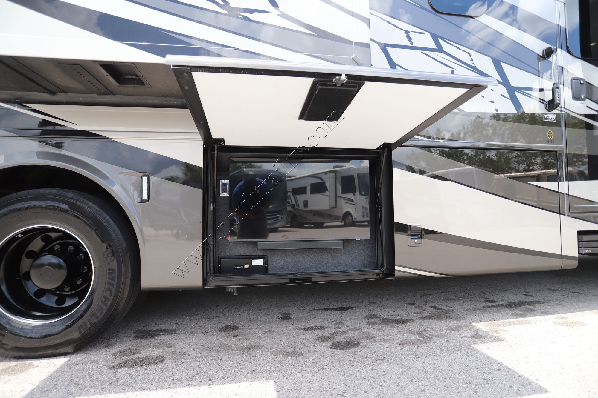 New 2027 Newmar Super Star 4159 Super C  For Sale