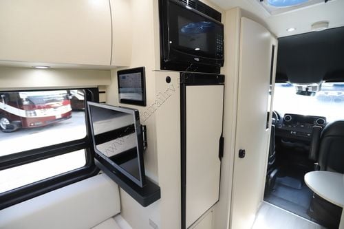 2025 Pleasure-Way Ascent TS Class B