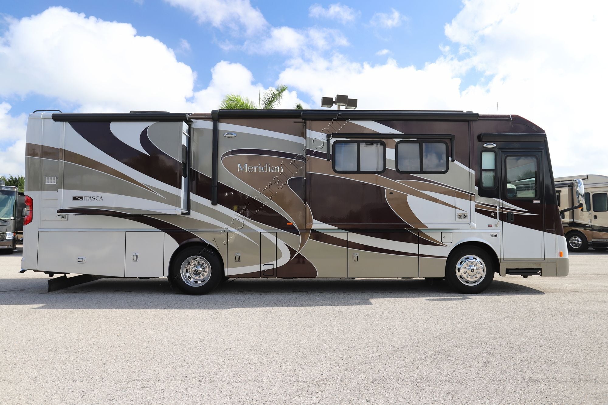 Used 2013 Itasca Meridian 34B Class A  For Sale