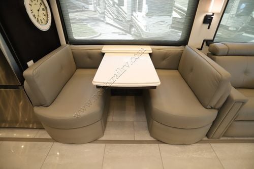 2027 Newmar London Aire 4551