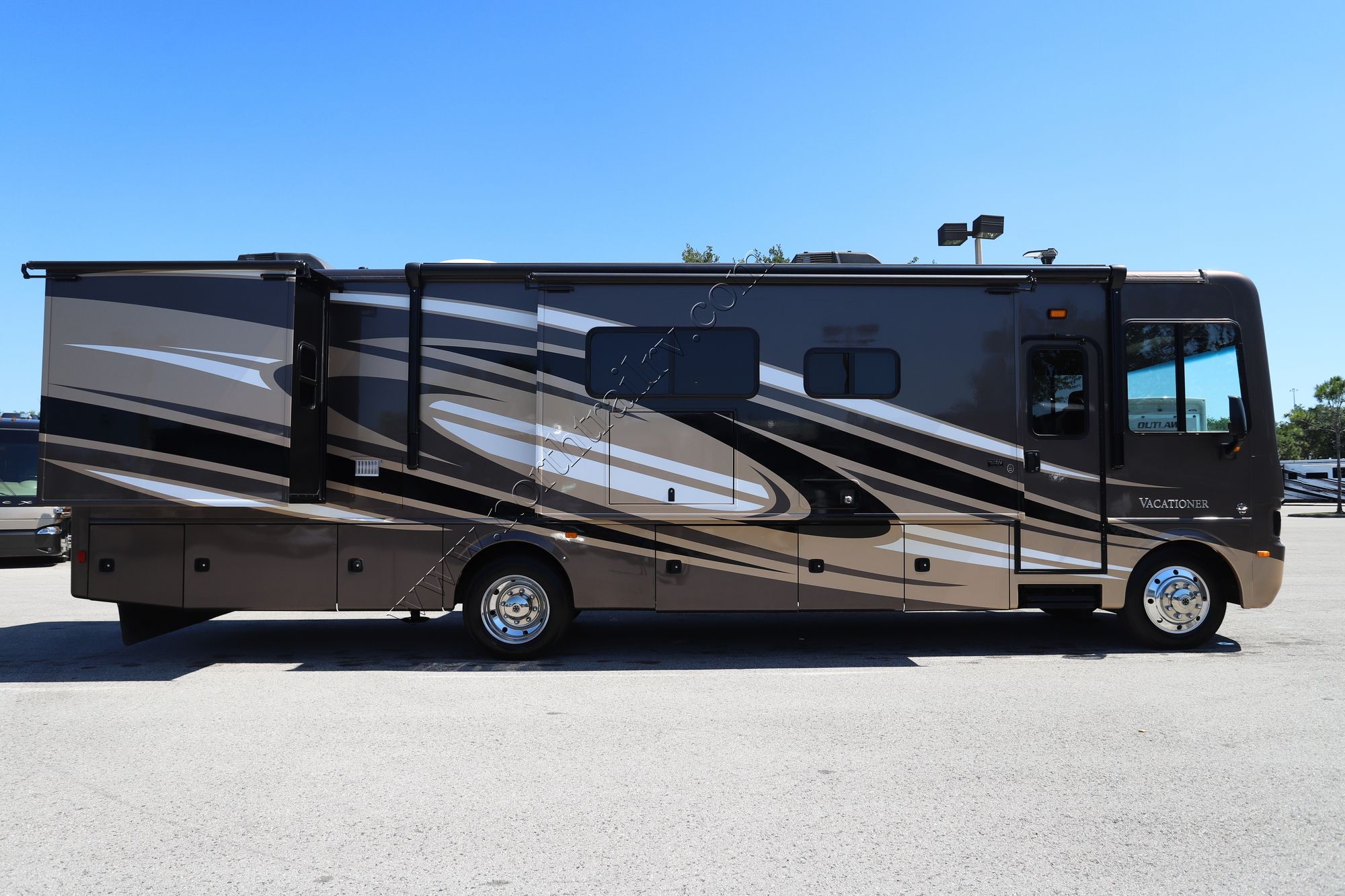 Used 2015 Holiday Rambler Vacationer 36SBT Class A  For Sale