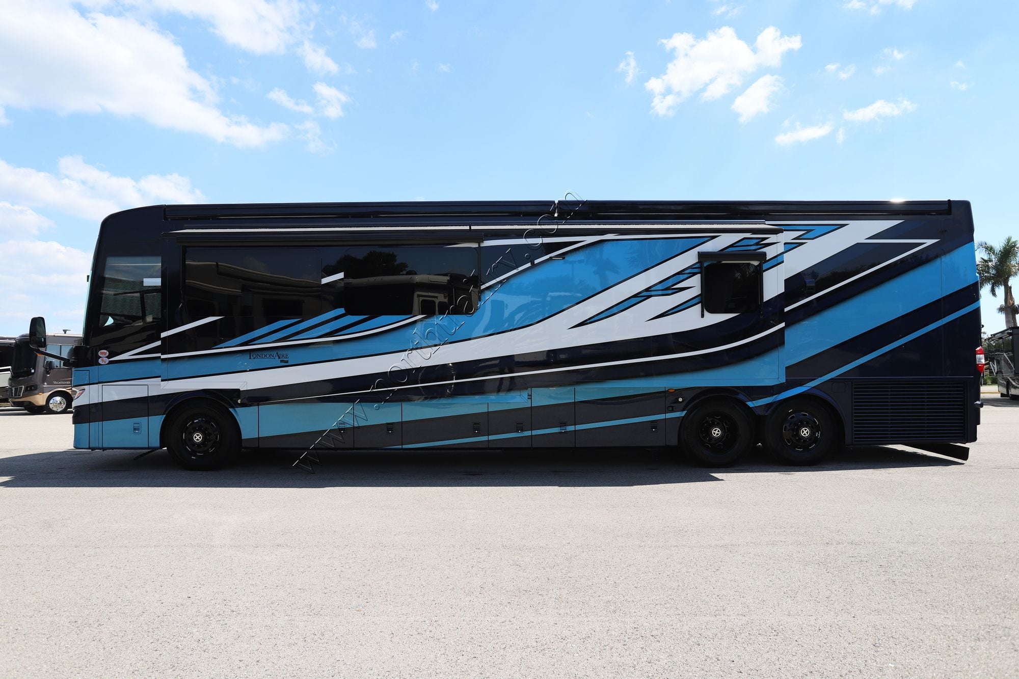 New 2027 Newmar London Aire 4551 Class A  For Sale