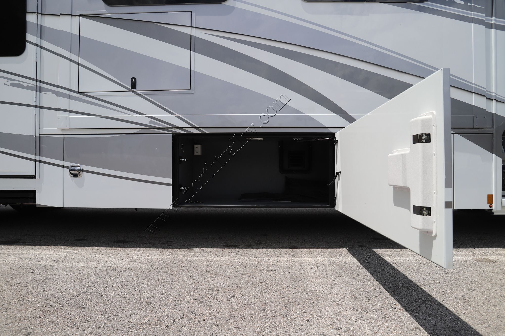 Used 2024 Renegade Rv Explorer 40ERB Super C  For Sale