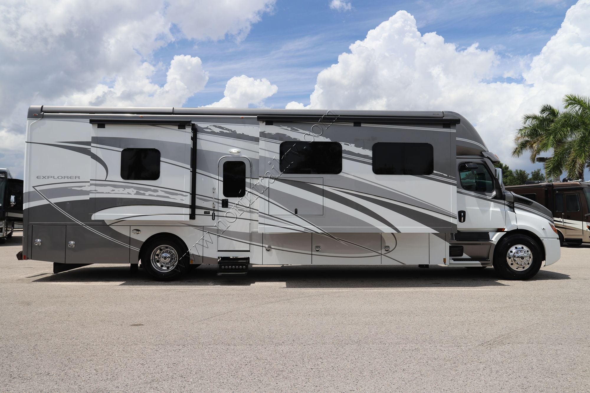 Used 2024 Renegade Rv Explorer 40ERB Super C  For Sale
