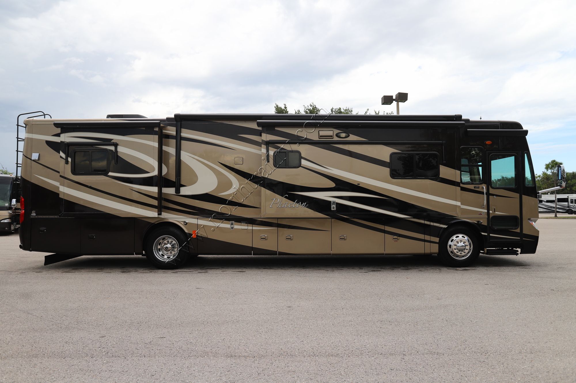 Used 2012 Tiffin Motor Homes Phaeton 40QTH Class A  For Sale