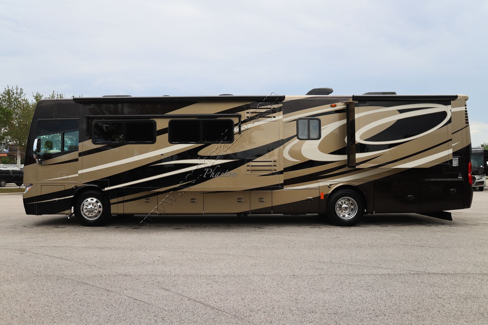 Used 2012 Tiffin Motor Homes Phaeton 40QTH Class A  For Sale