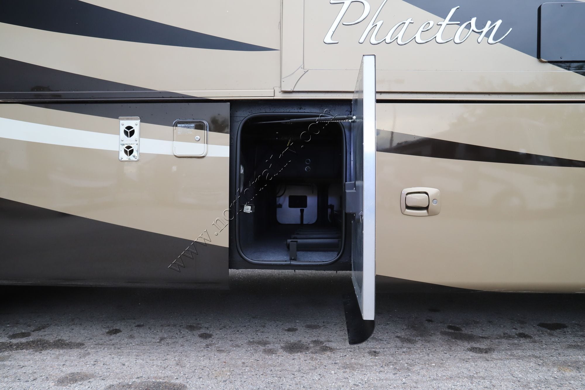 Used 2012 Tiffin Motor Homes Phaeton 40QTH Class A  For Sale