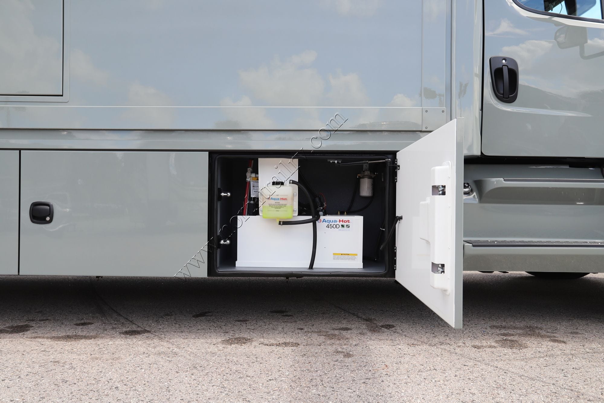 New 2026 Renegade Rv Verona Le 40LBH Super C  For Sale
