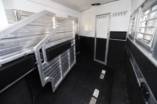 2016 Elite Horse Trailer GOOSE NECK