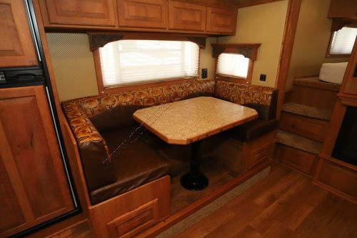 2016 Elite Horse Trailer GOOSE NECK