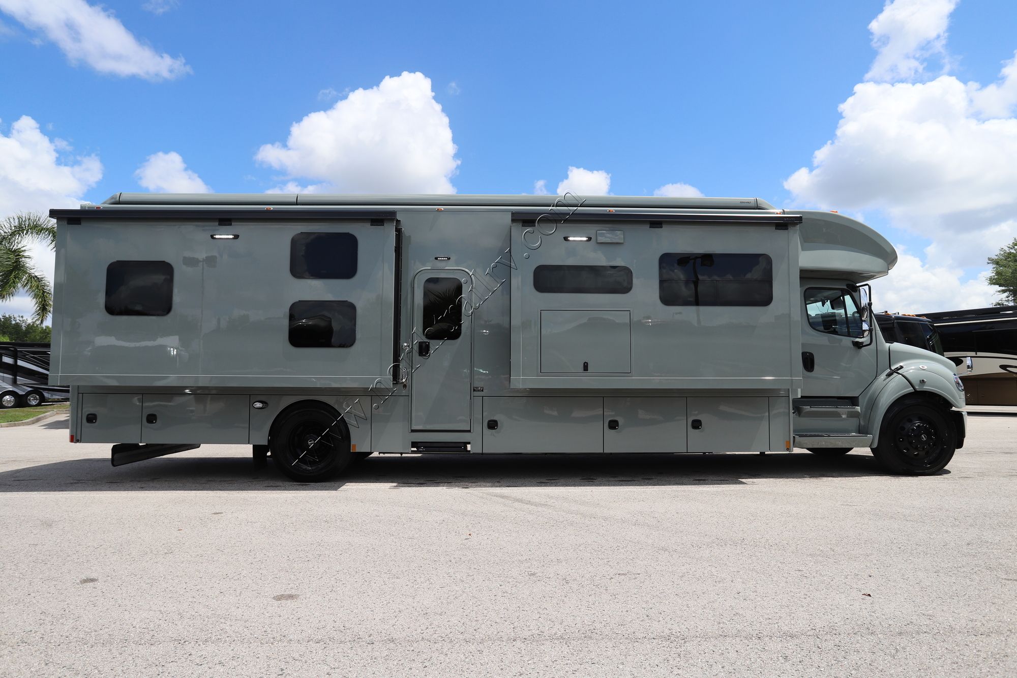 New 2026 Renegade Rv Verona Le 40LBH Super C  For Sale