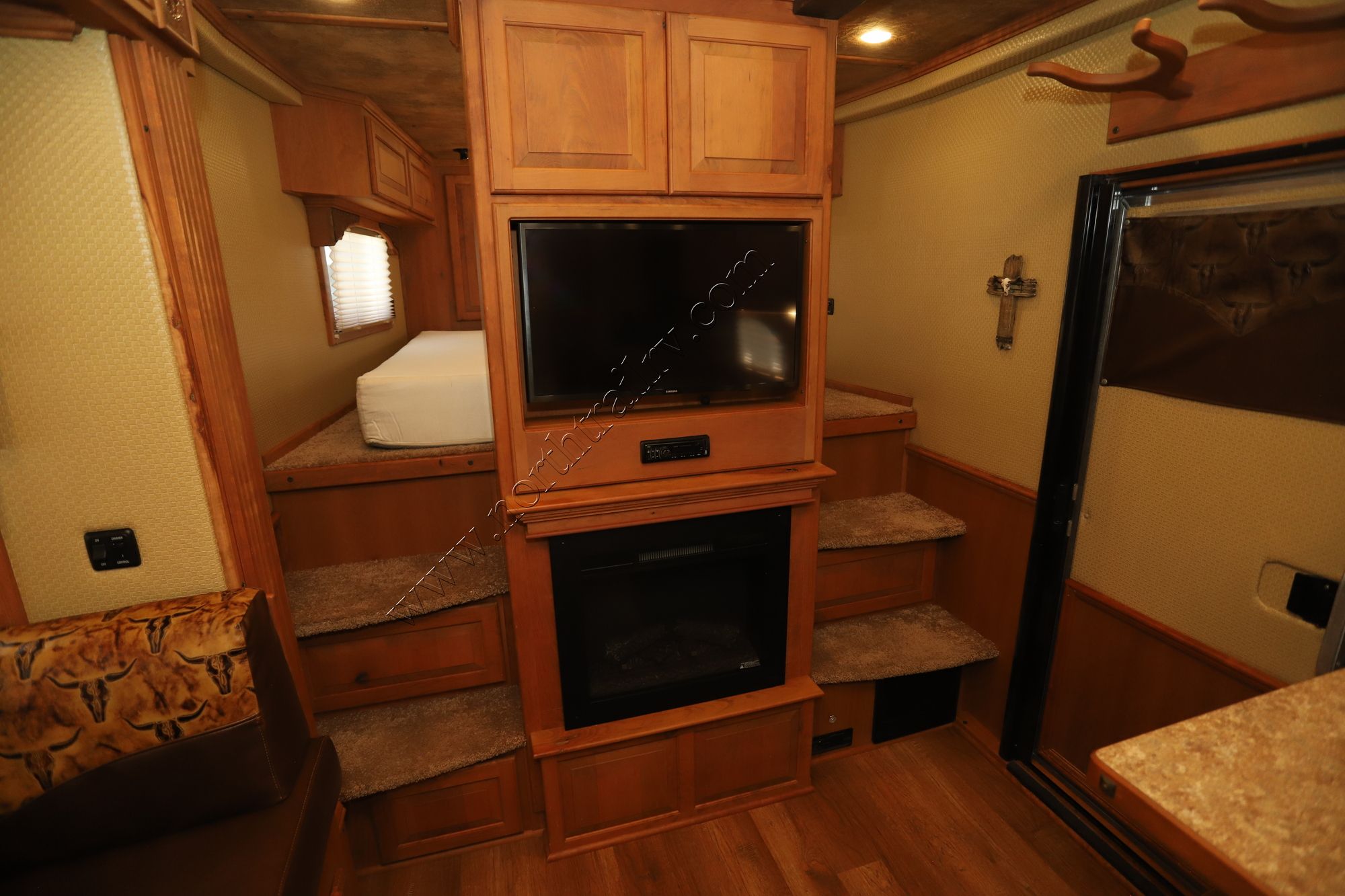 Used 2016 Elite Horse Trailer GOOSE NECK OtherZ  For Sale