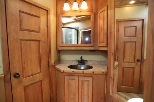 2016 Elite Horse Trailer GOOSE NECK