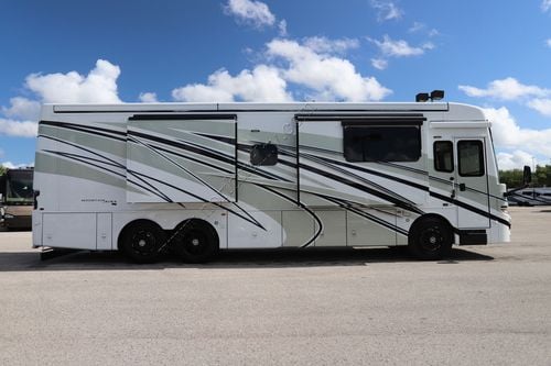 2027 Newmar Mountain Aire 3825
