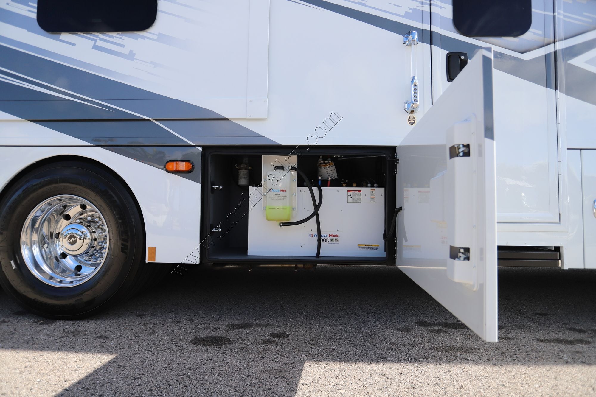New 2026 Renegade Rv Classic 45CBF Super C  For Sale