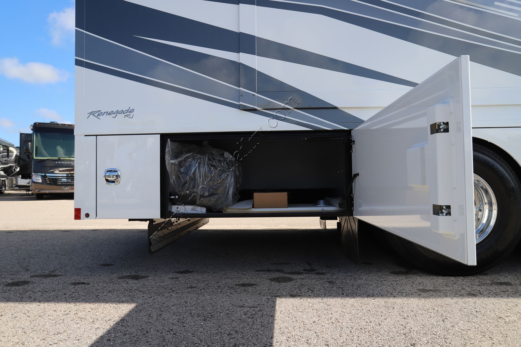 New 2026 Renegade Rv Classic 45CBF Super C  For Sale