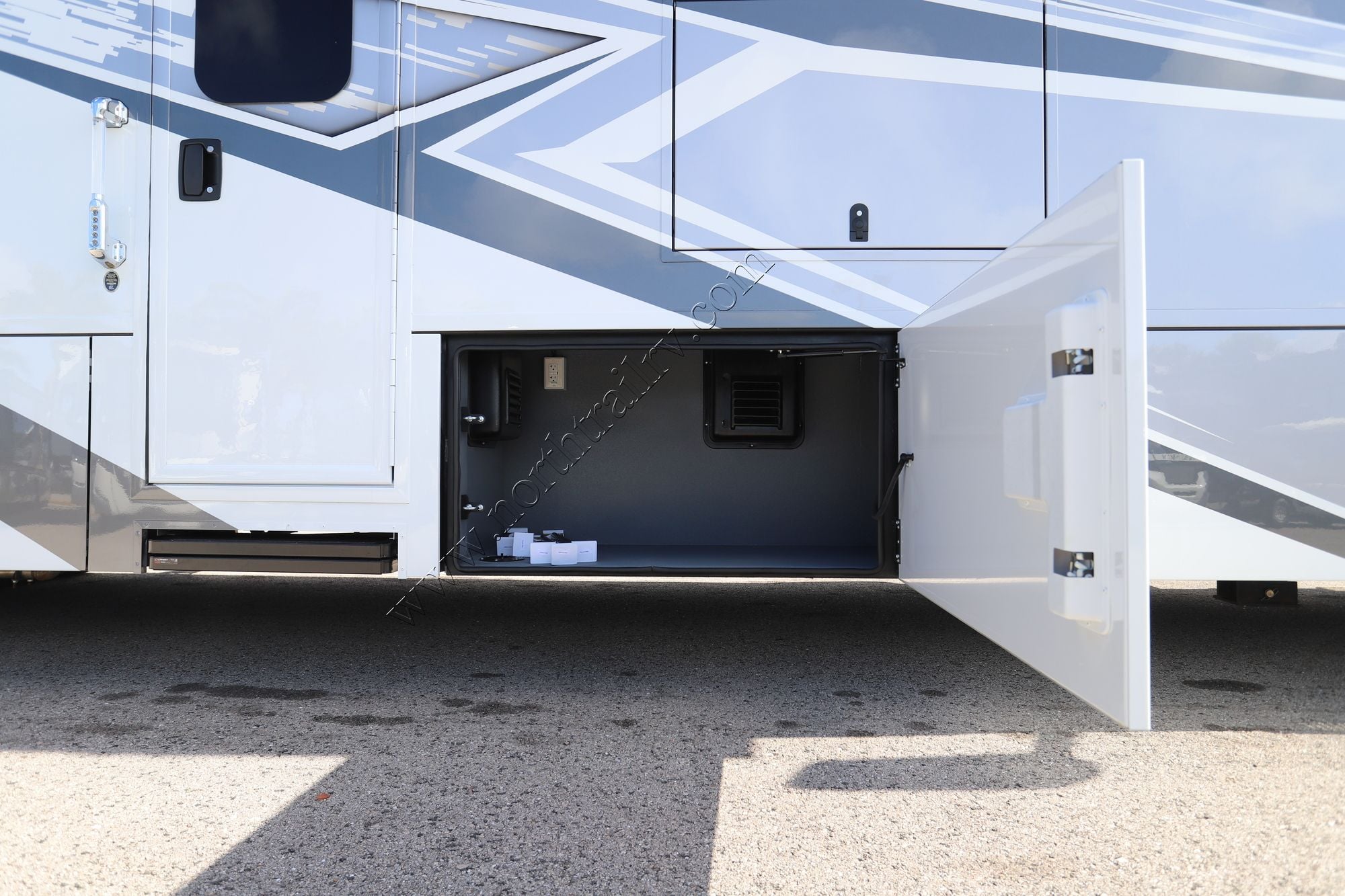 New 2026 Renegade Rv Classic 45CBF Super C  For Sale