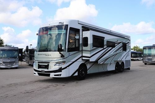 2027 Newmar Mountain Aire 3825
