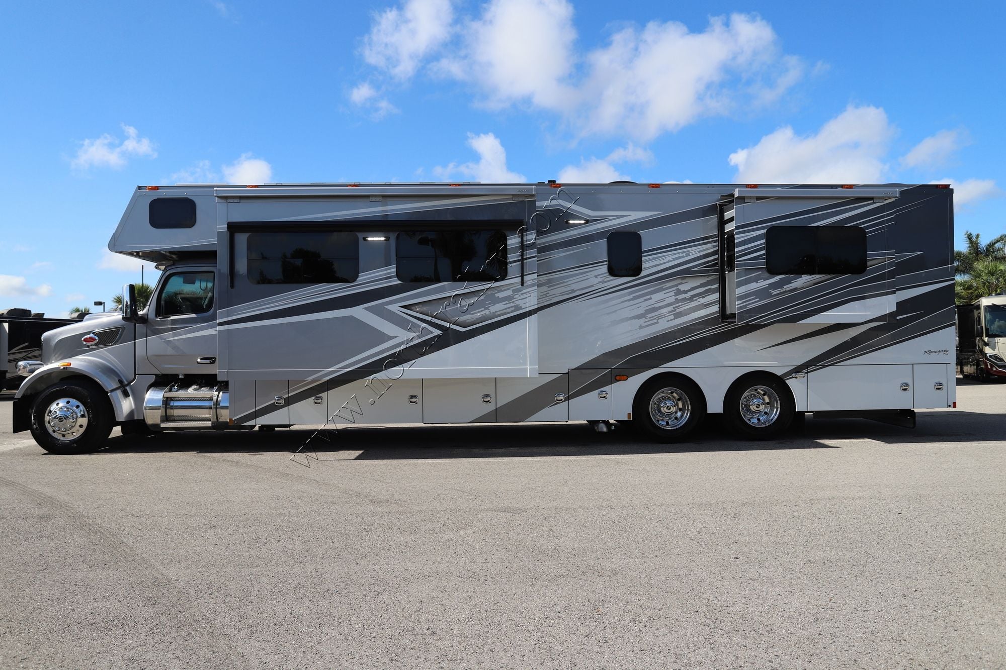 New 2026 Renegade Rv Classic 45CBF Super C  For Sale
