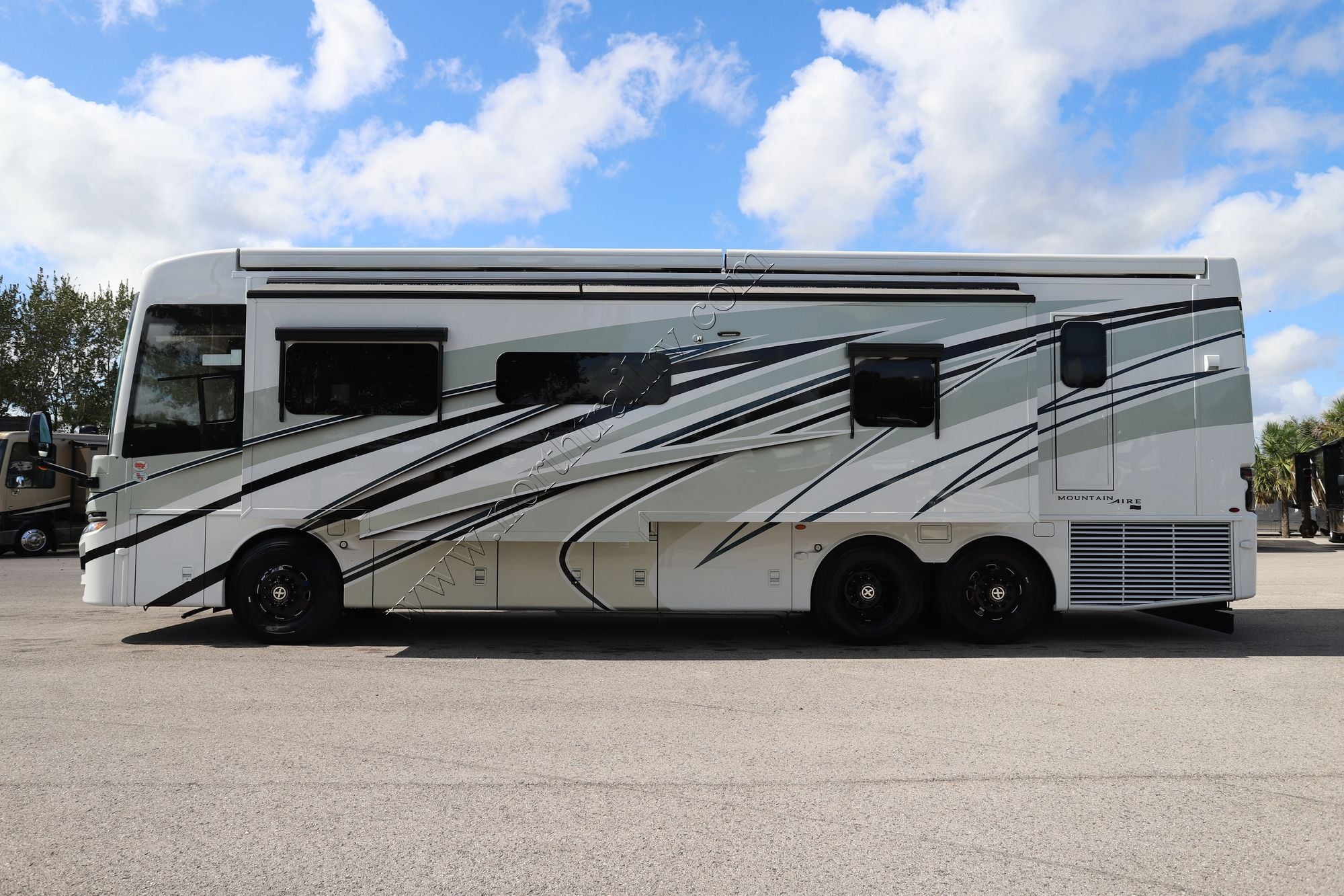 New 2027 Newmar Mountain Aire 3825 Class A  For Sale
