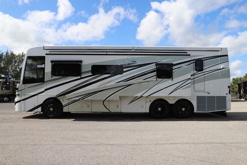 2027 Newmar Mountain Aire 3825