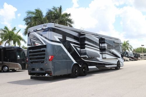 2027 Newmar Essex 4551 Class A Diesel