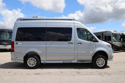 2026 Airstream Interstate 19 AP Tommy Bahama B Mercedes