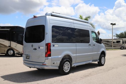 2026 Airstream Interstate 19 AP Tommy Bahama B Mercedes