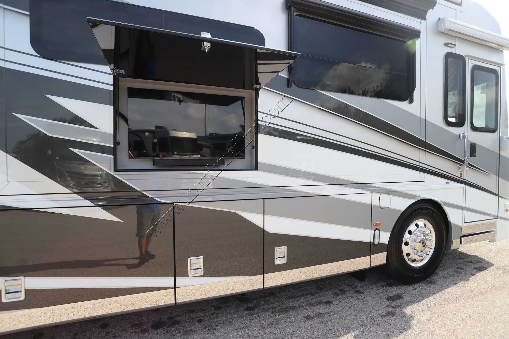 New 2027 Newmar Dutch Star 4369 Class A  For Sale
