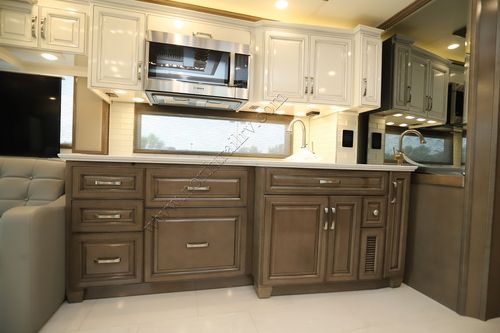 2026 Newmar Essex 4551