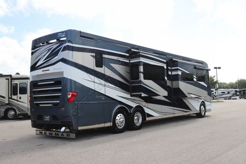 2026 Newmar Essex 4551