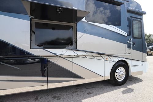 2026 Newmar Essex 4551