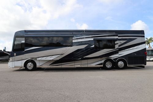 2026 Newmar Essex 4551