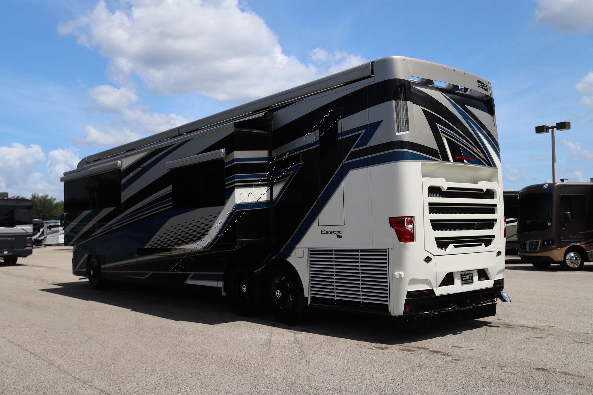 New 2027 Newmar Essex 4595 Class A  For Sale