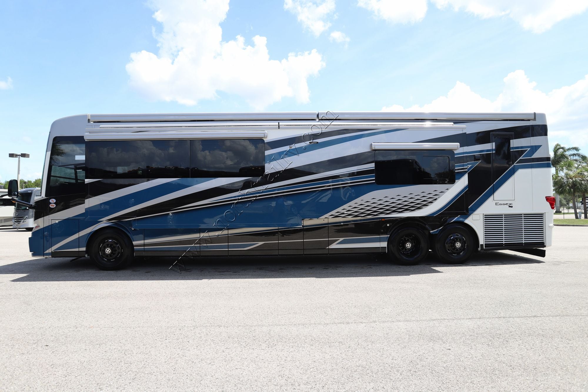 New 2027 Newmar Essex 4595 Class A  For Sale