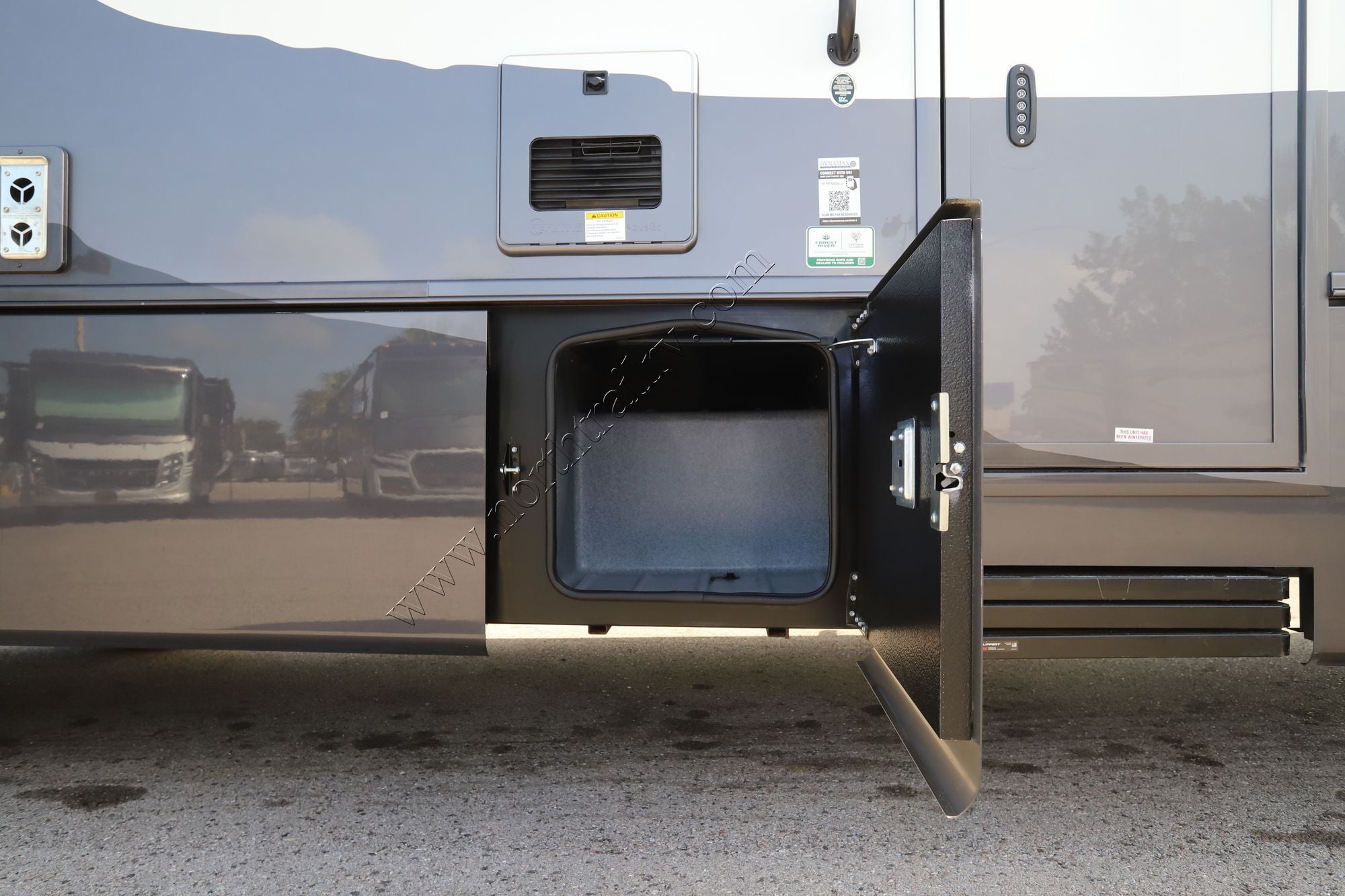 New 2026 Dynamax Isata 5 30FW 4X4 EX Super C  For Sale