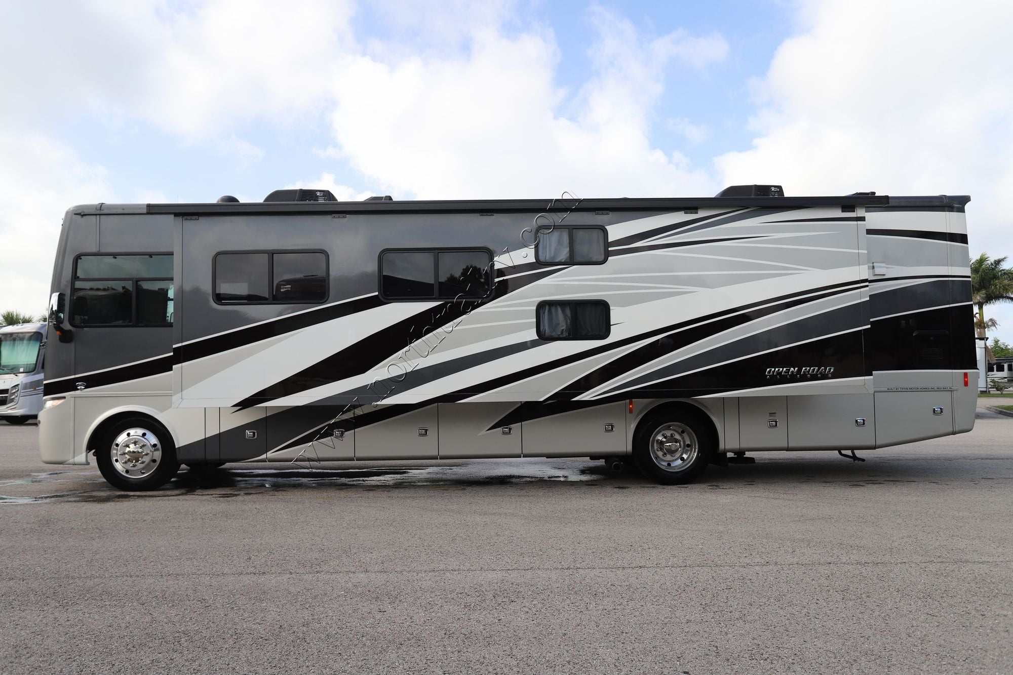 Used 2022 Tiffin Motor Homes Allegro 36UA Class A  For Sale