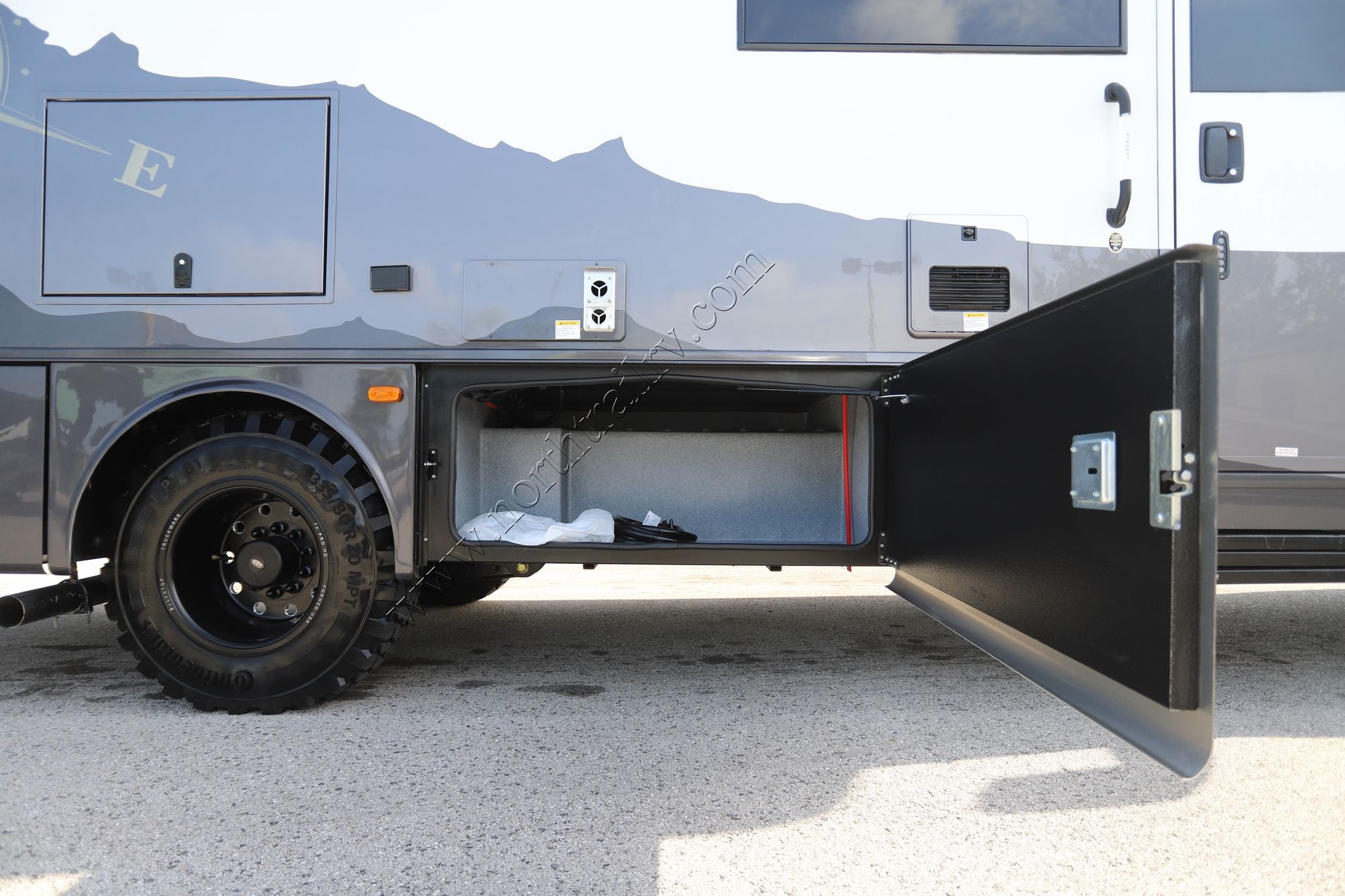 New 2026 Dynamax Isata 5 30FW 4X4 EX Super C  For Sale