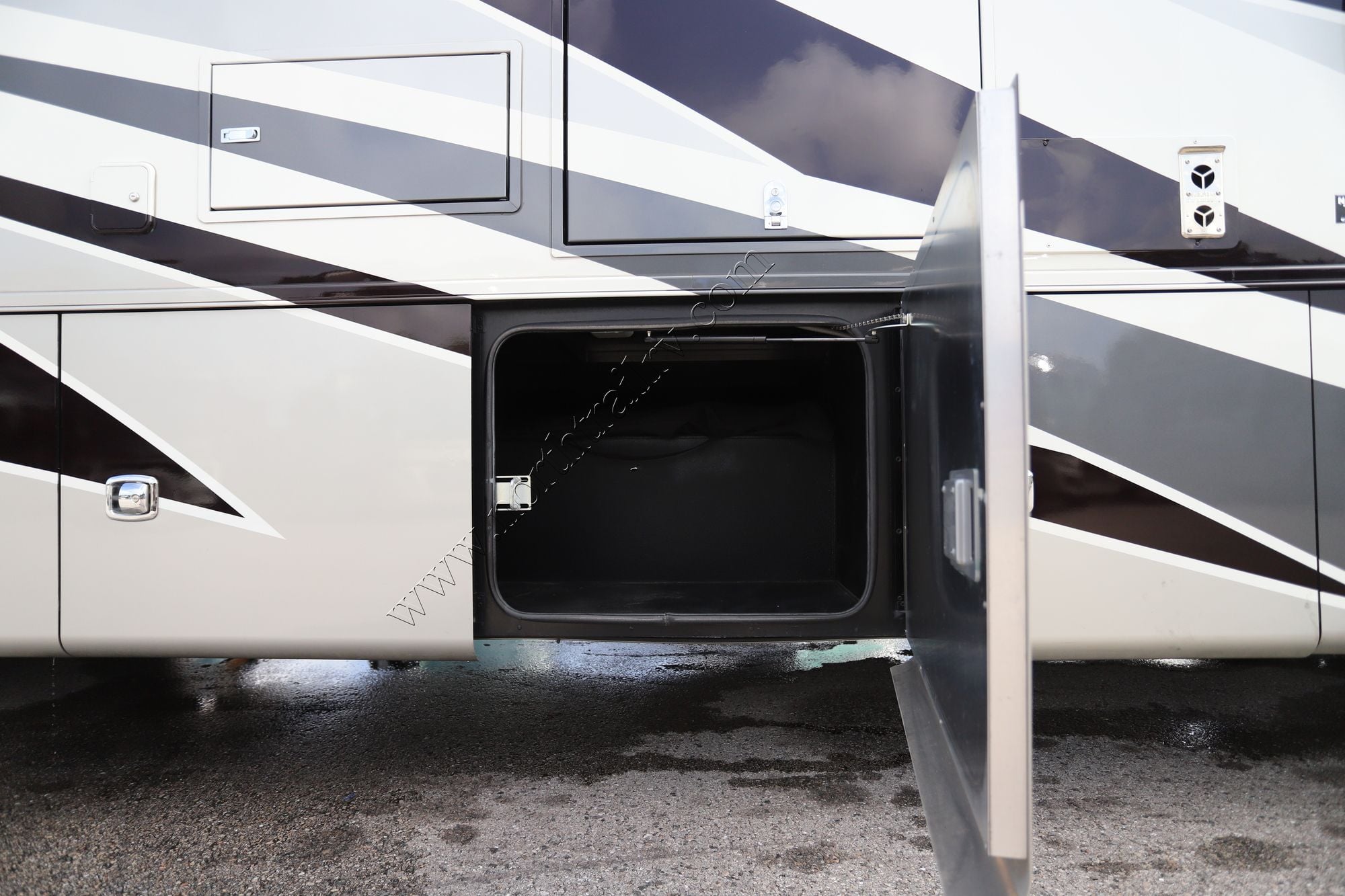 Used 2022 Tiffin Motor Homes Allegro 36UA Class A  For Sale