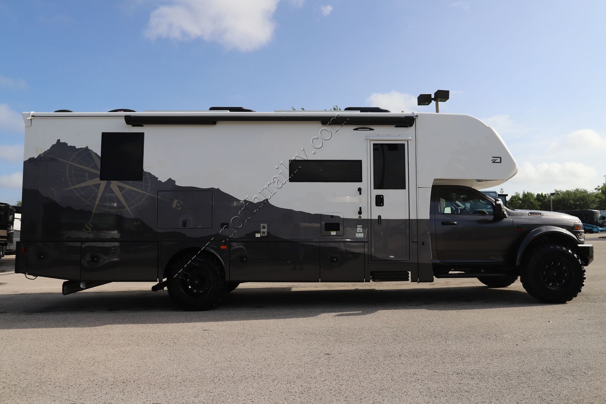 New 2026 Dynamax Isata 5 30FW 4X4 EX Super C  For Sale