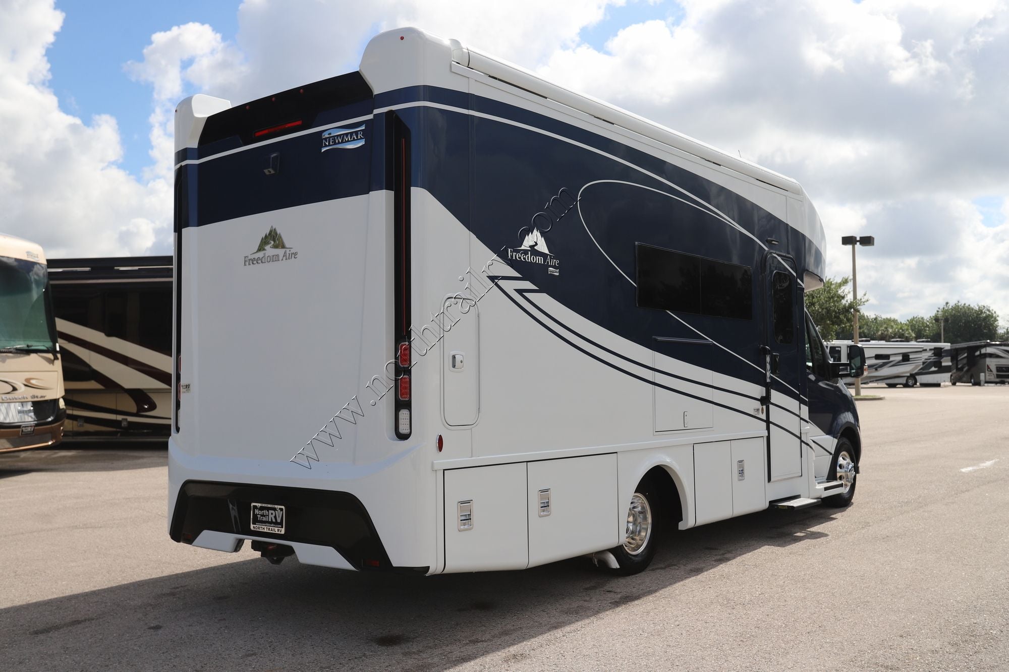New 2027 Newmar Freedom Aire 2515 Class C  For Sale